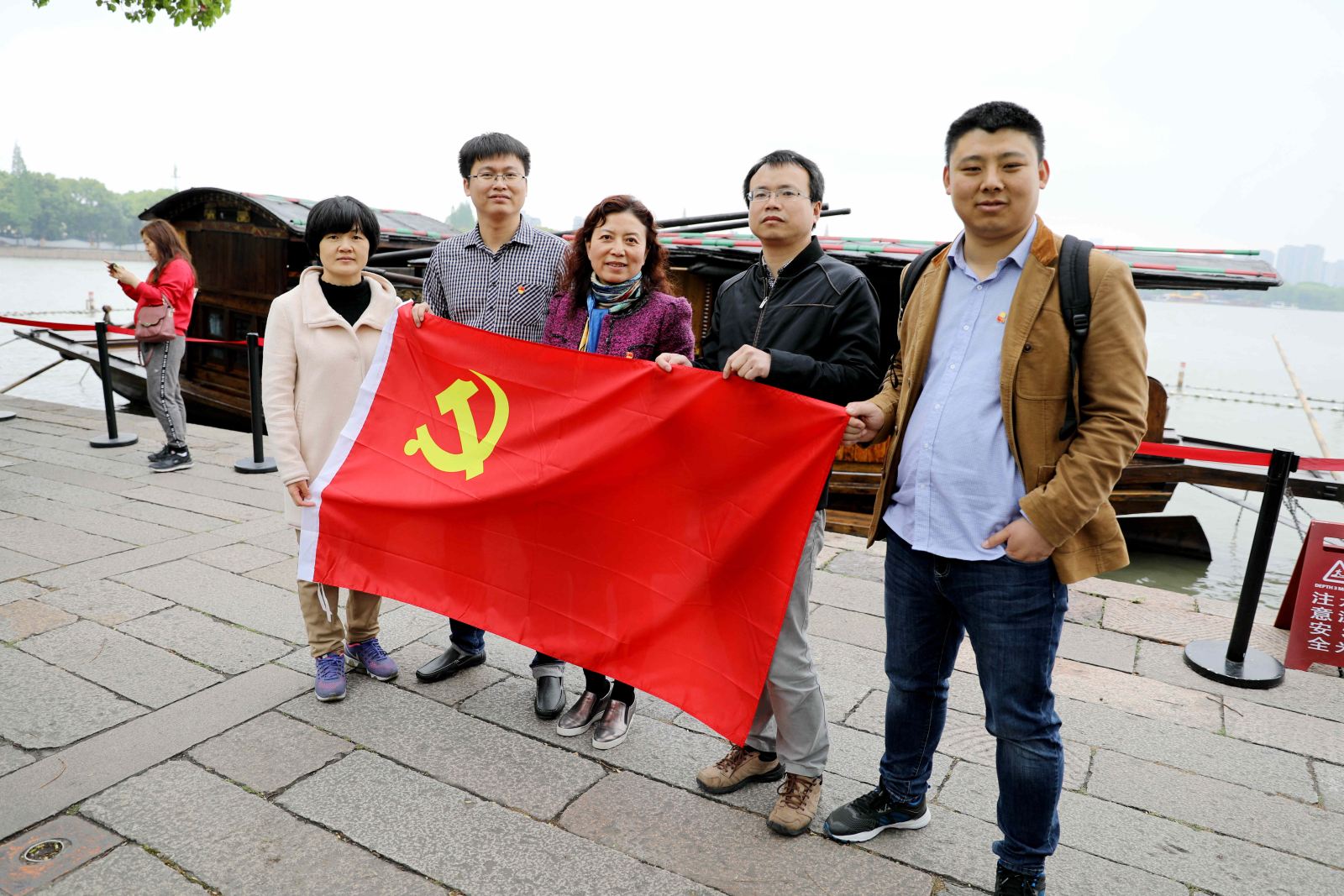 学习“红船精神”  不忘初心 牢记使命 --华东师大计算机科学与3777金沙娱场城党委与市科委计划处党支部赴嘉兴南湖学习