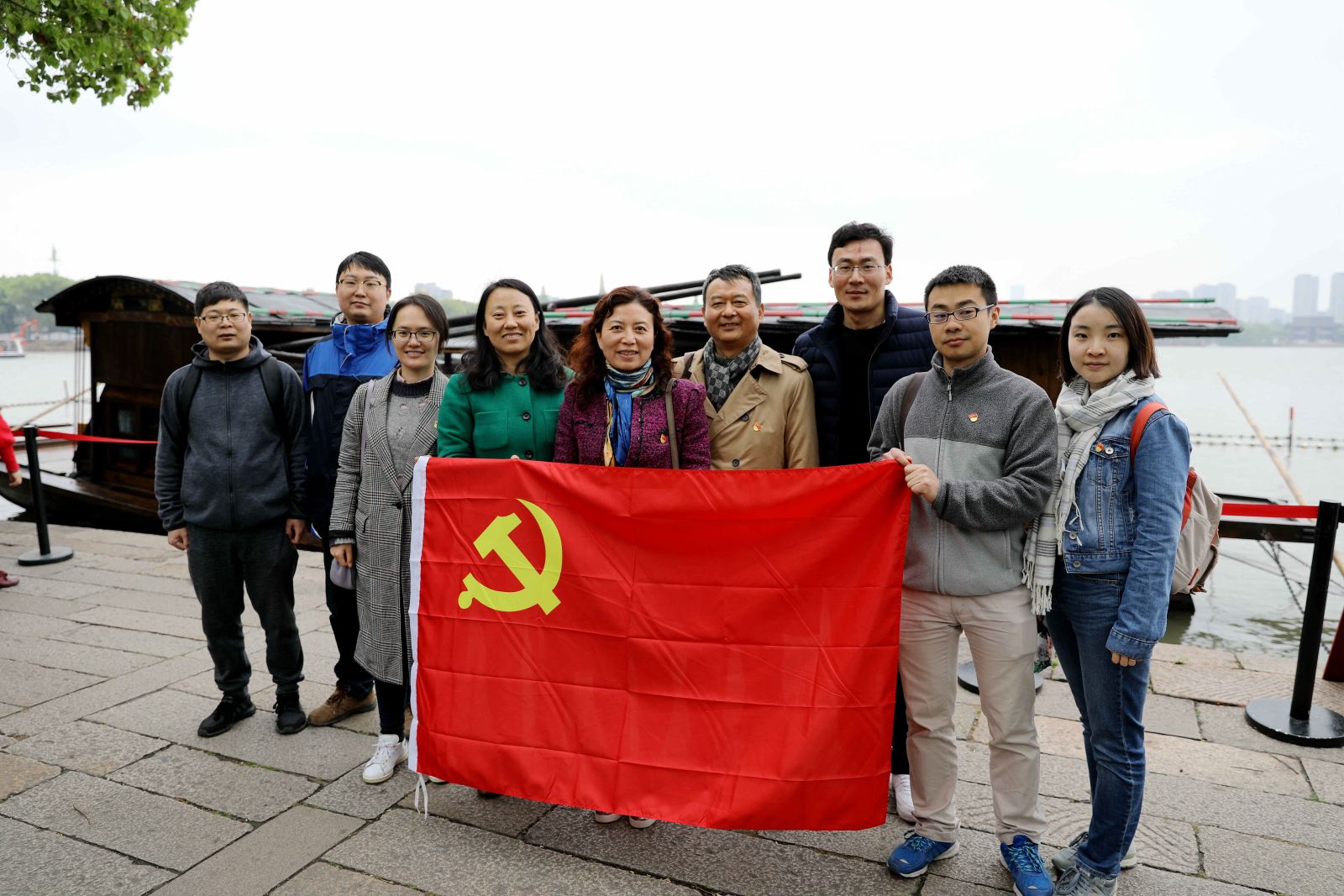 学习“红船精神”  不忘初心 牢记使命 --华东师大计算机科学与3777金沙娱场城党委与市科委计划处党支部赴嘉兴南湖学习