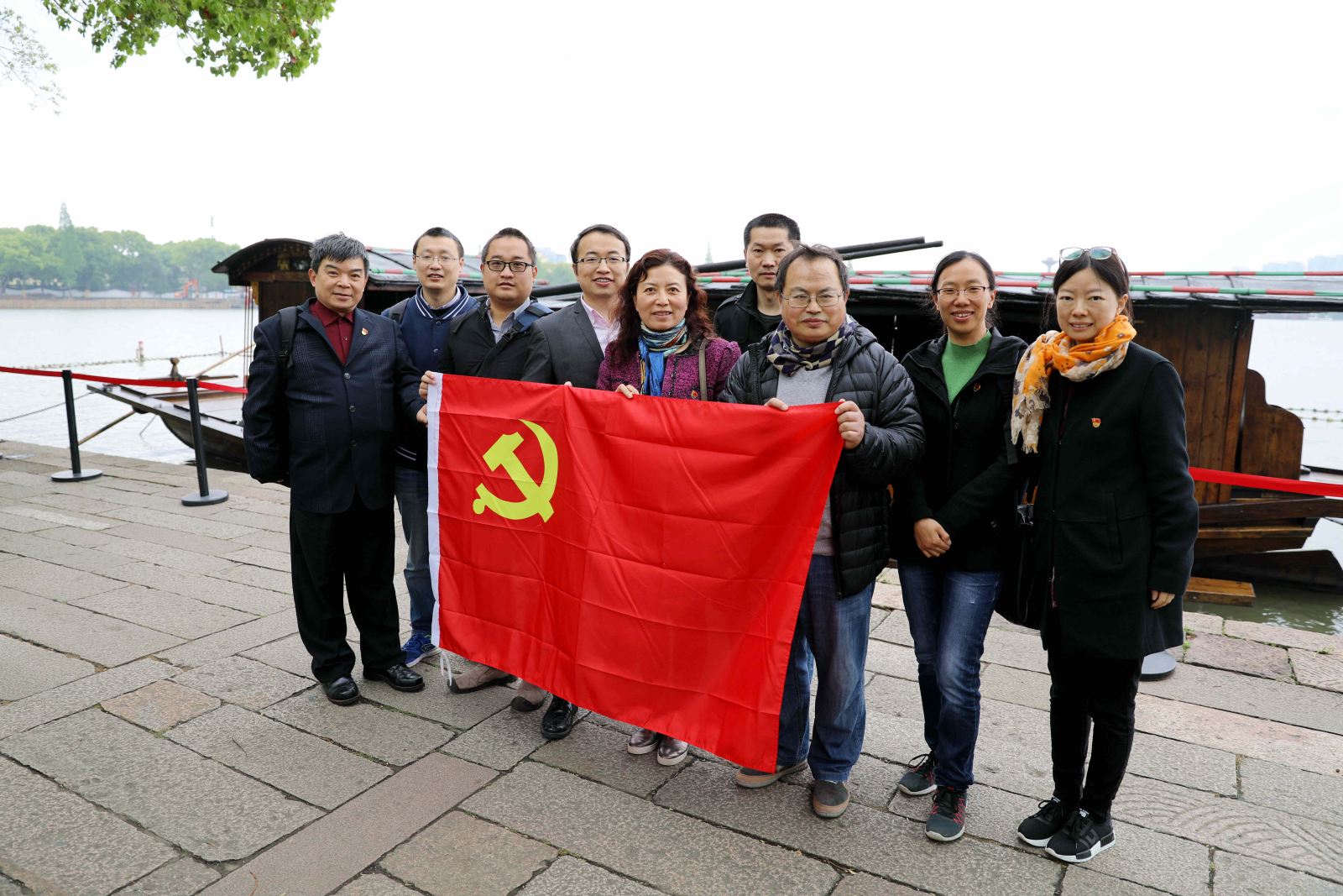 学习“红船精神”  不忘初心 牢记使命 --华东师大计算机科学与3777金沙娱场城党委与市科委计划处党支部赴嘉兴南湖学习