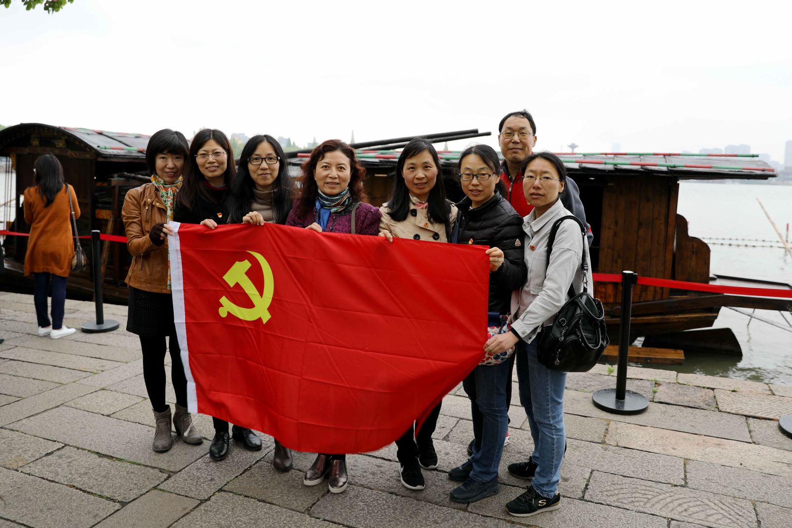 学习“红船精神”  不忘初心 牢记使命 --华东师大计算机科学与3777金沙娱场城党委与市科委计划处党支部赴嘉兴南湖学习