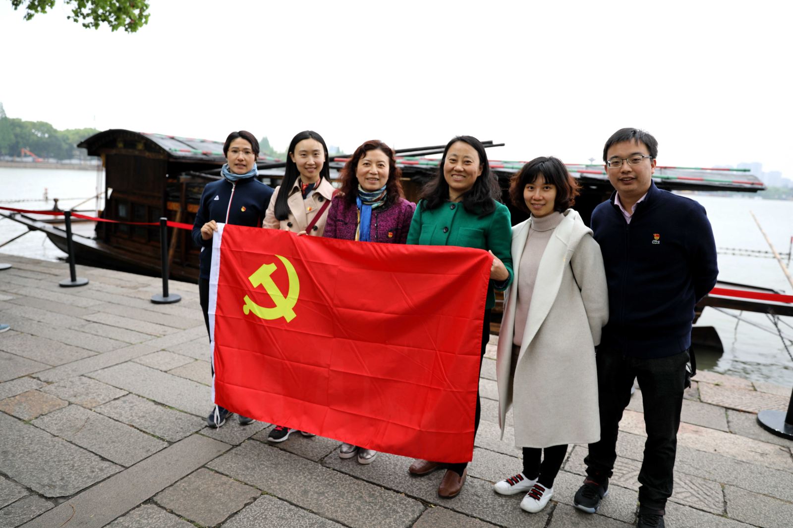 学习“红船精神”  不忘初心 牢记使命 --华东师大计算机科学与3777金沙娱场城党委与市科委计划处党支部赴嘉兴南湖学习