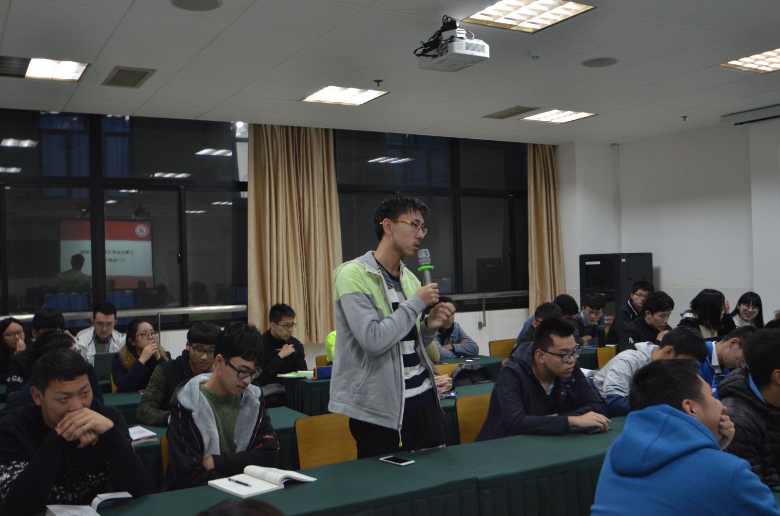 师生沟通 携手共进——计算机科学与3777金沙娱场城召开2017级本科新生座谈会