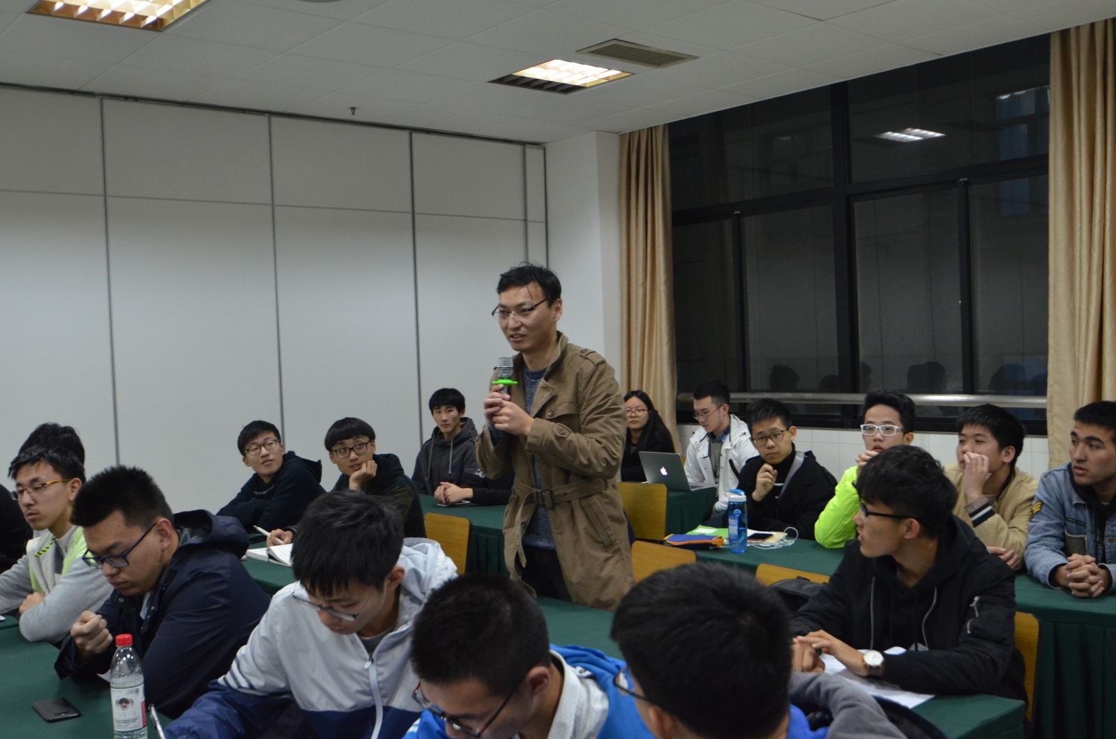 师生沟通 携手共进——计算机科学与3777金沙娱场城召开2017级本科新生座谈会